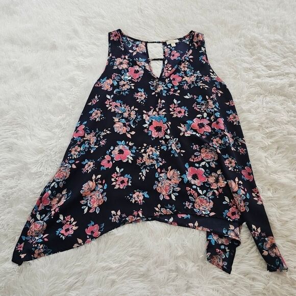 Charming Charlie sharkbite hem open back blouse XL - Picture 3 of 10